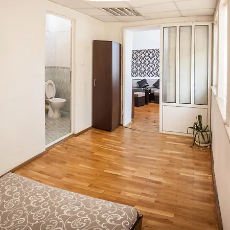 Center With Workspace & Wifi Near Metro Station *