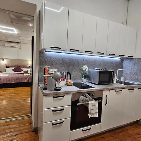 Center With Workspace & Wifi Near Metro Station Апартаменты
