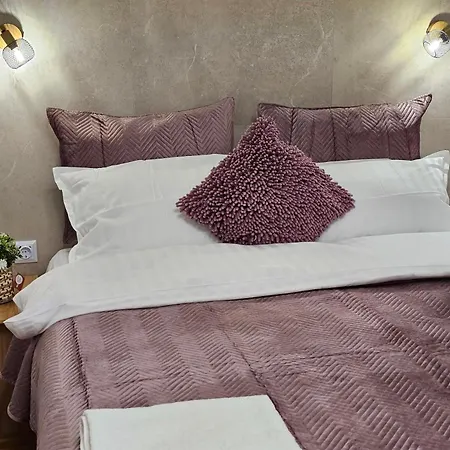 Center With Workspace & Wifi Near Metro Station Апартаменты